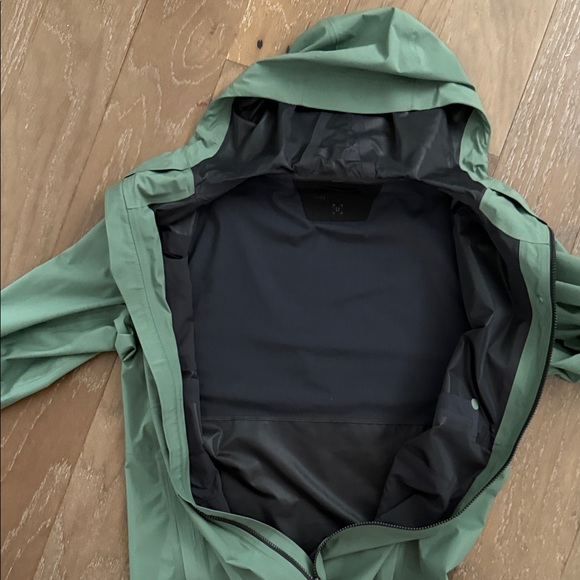 lululemon athletica Men's Sage Raincoat or Wind Jacket - Picture 8 of 15